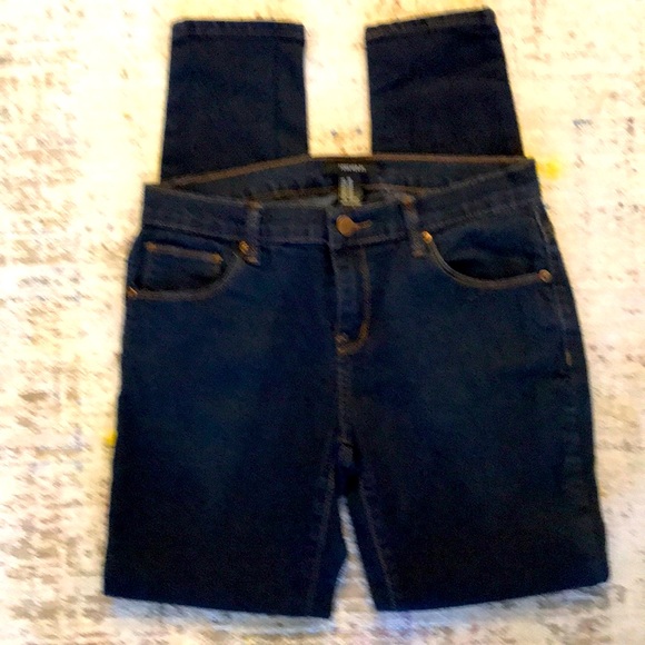 Forever 21 dark blue denim - 5 pocket - skinny jeans - Like new - Size 28 - $18 - Picture 1 of 6